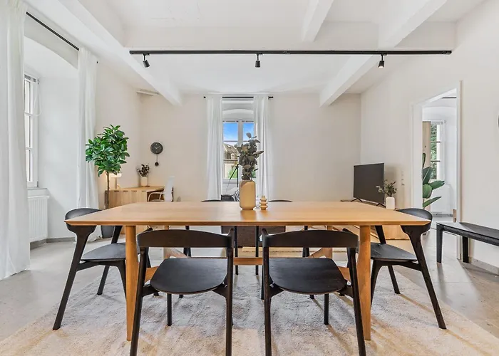 Modern Apartments In Clausen With Wifi, Kitchen & Workspace