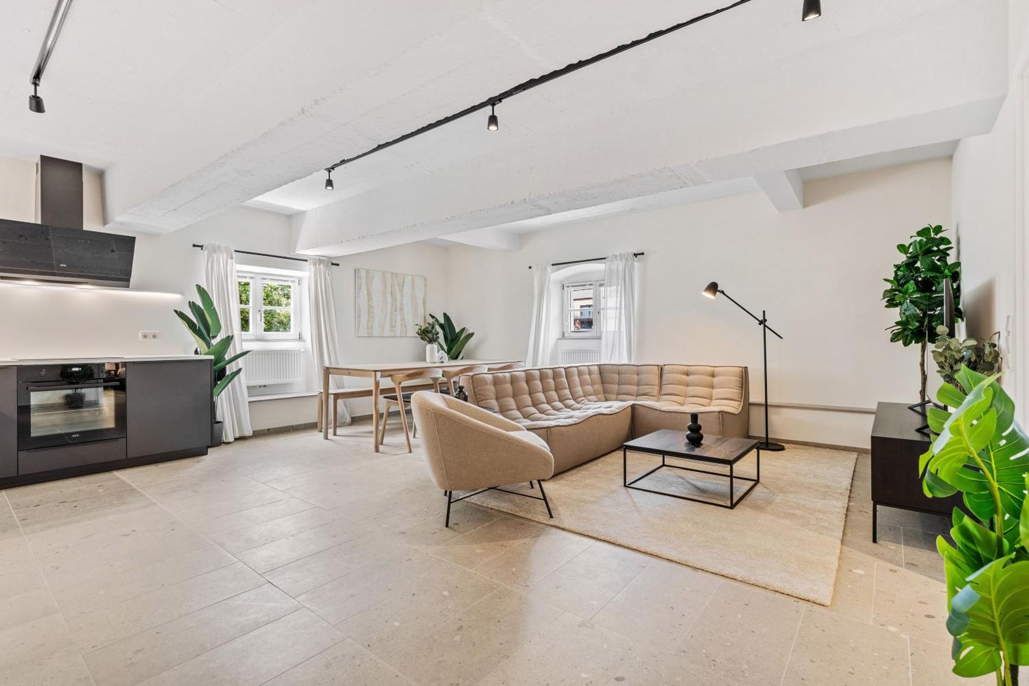 Modern In Clausen With Wifi, Kitchen & Workspace Apartamento