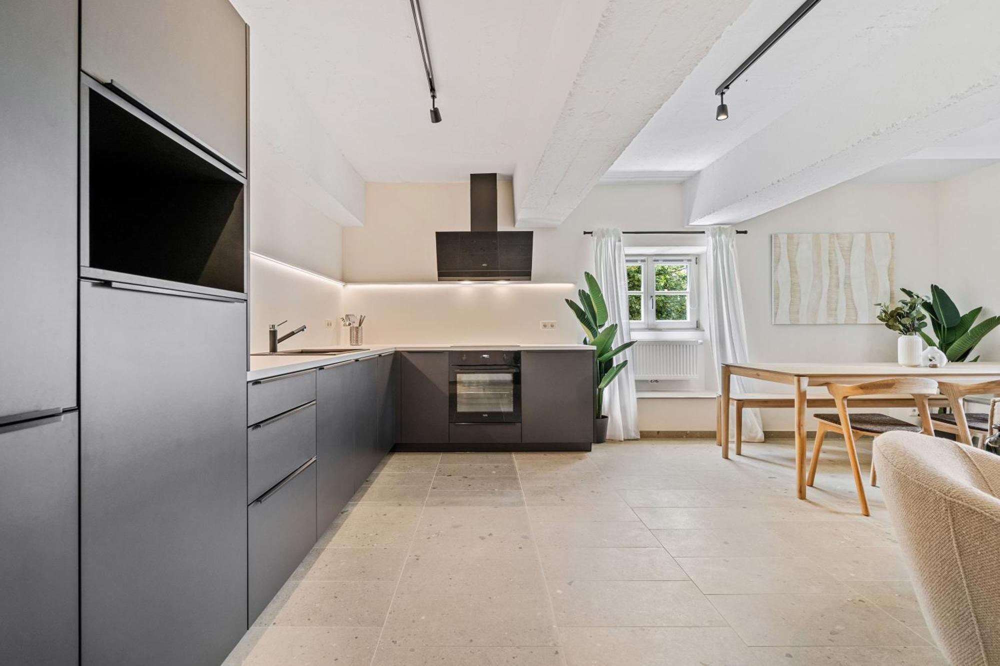 Modern In Clausen With Wifi, Kitchen & Workspace Apartamento *
