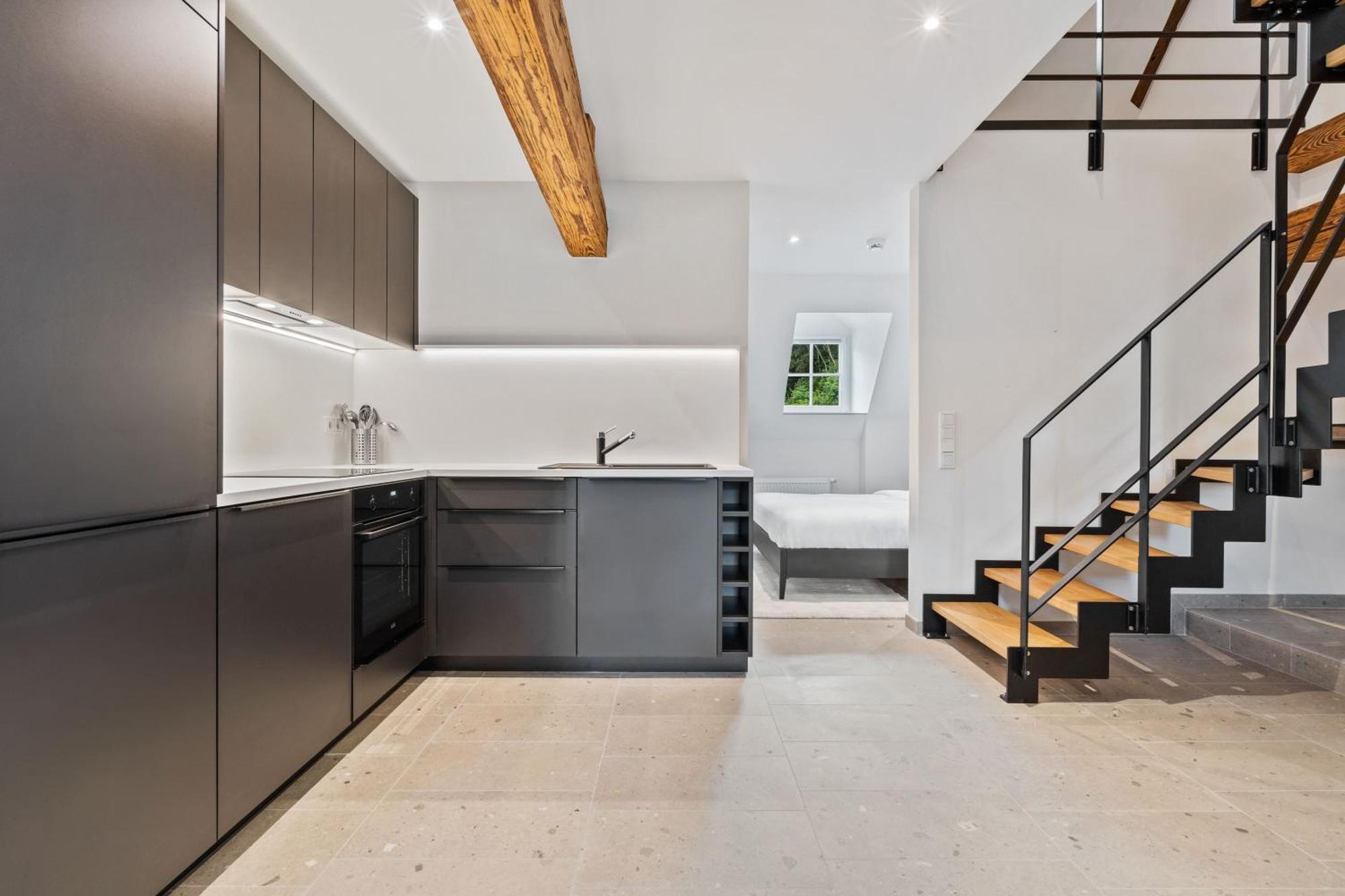 Modern In Clausen With Wifi, Kitchen & Workspace Apartamento