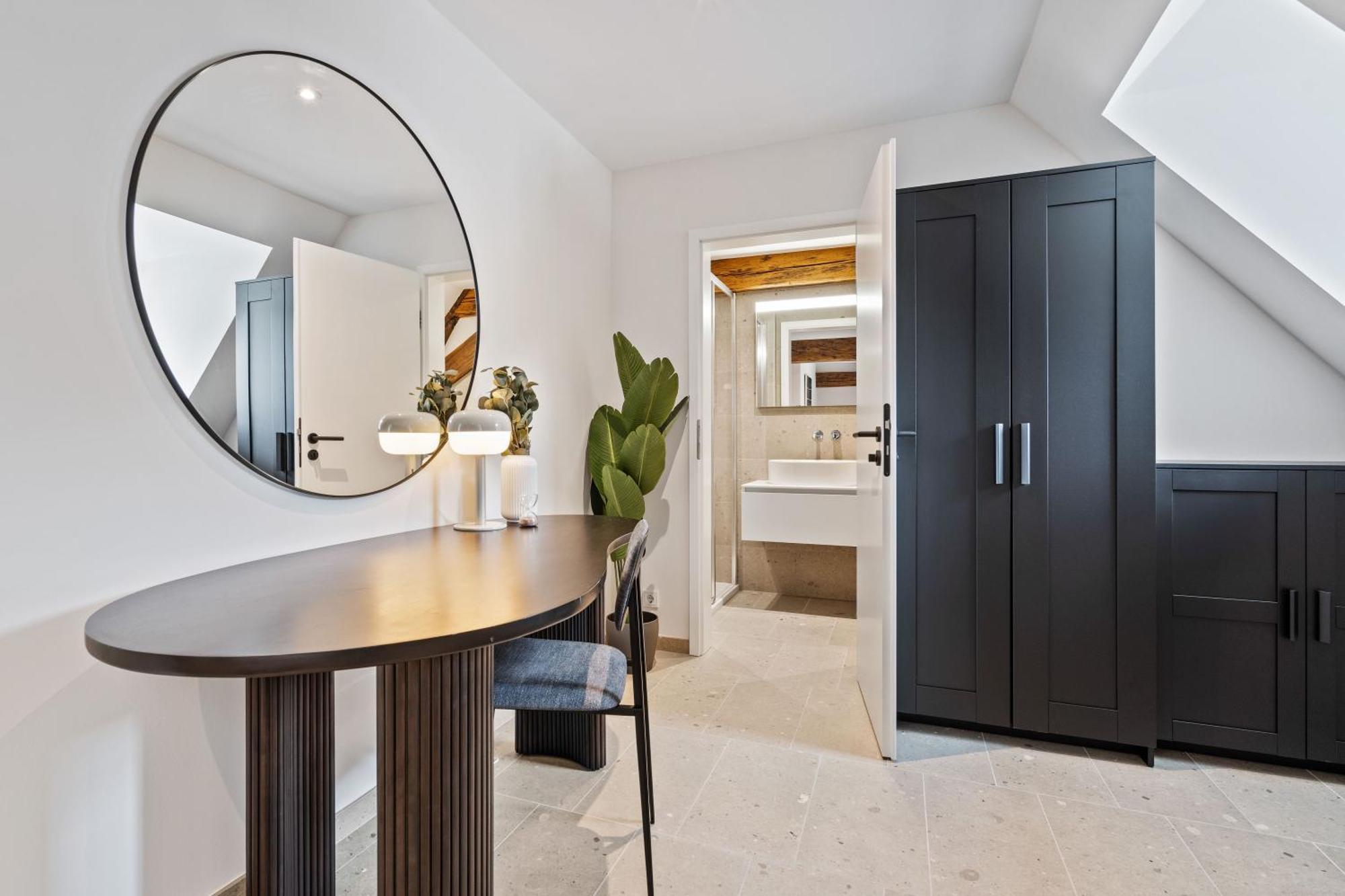 Apartamento Modern In Clausen With Wifi, Kitchen & Workspace *