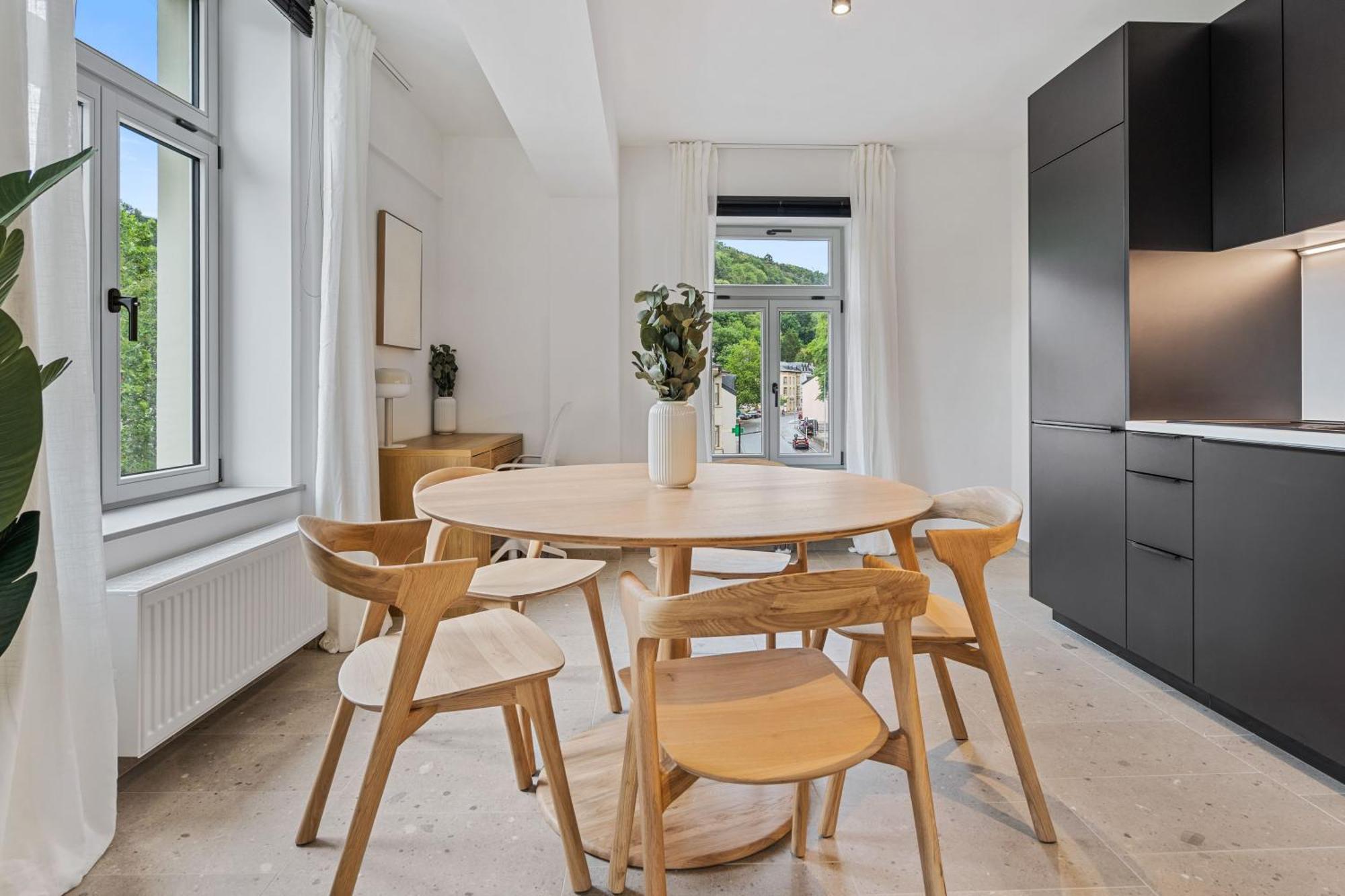 Modern In Clausen With Wifi, Kitchen & Workspace Apartamento